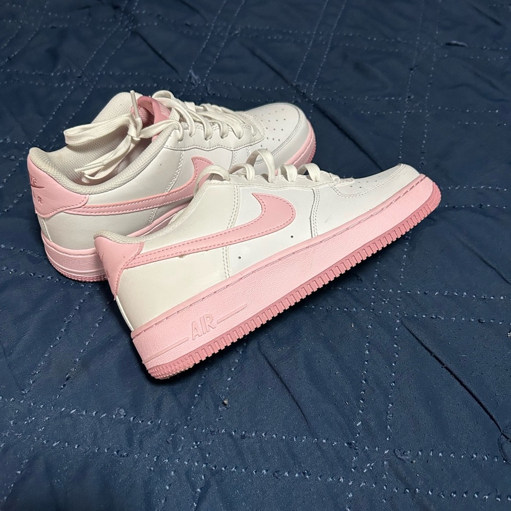 Nike Air Sneakers in White and Pink